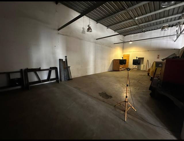 548M² WAREHOUSE TO LET IN LANSERIA